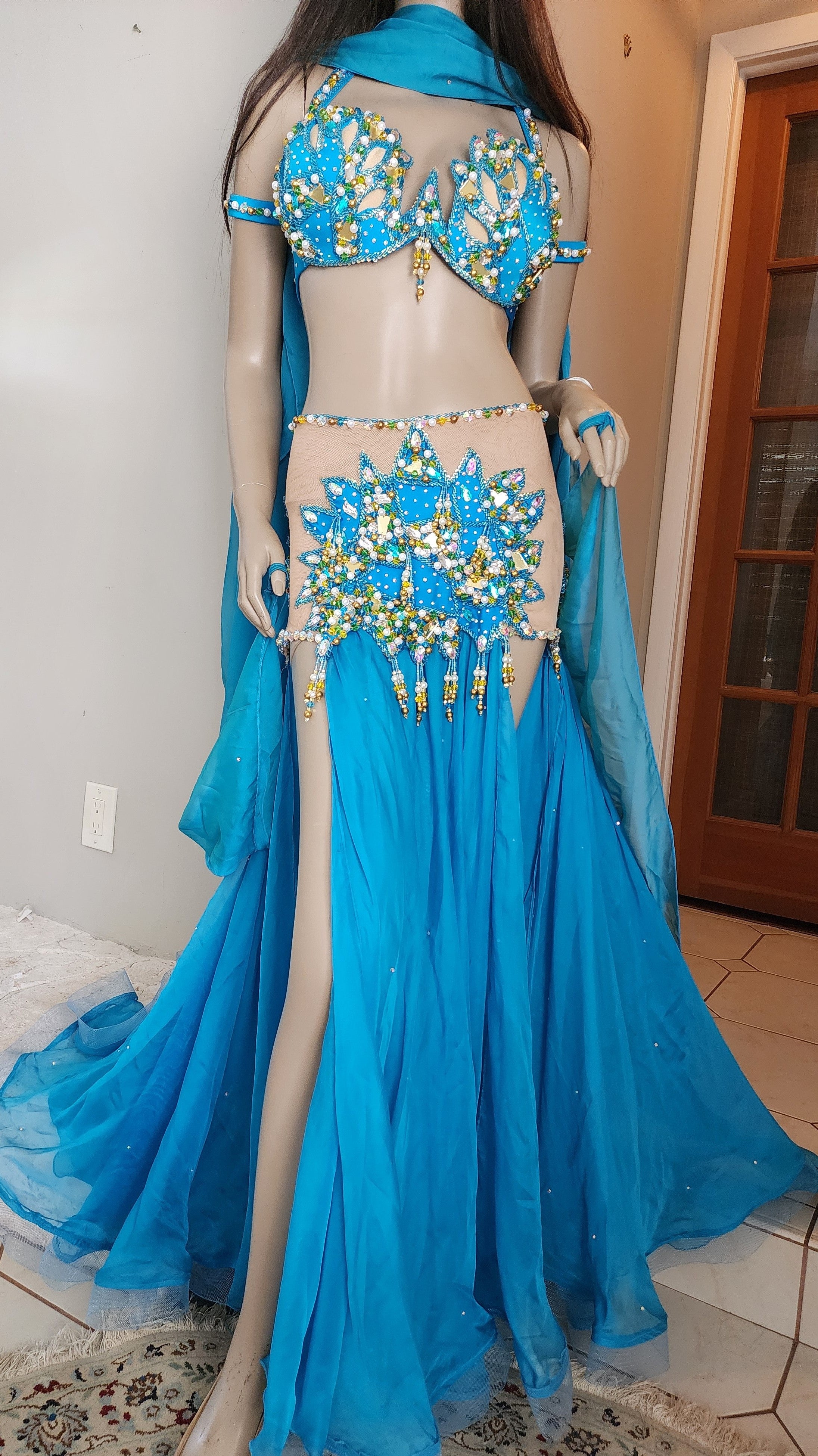 Eman  Zaki Costume 25358